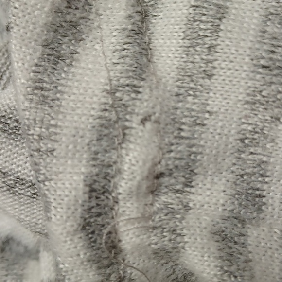 $4 Add-on Gray & White Striped Hoodie - Size Large - Picture 9 of 9